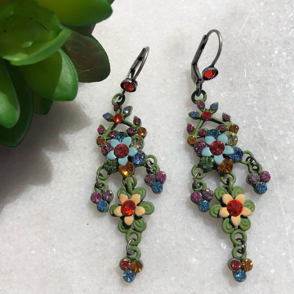 Vintage Feel Flowery Earrings.